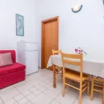 Toni *